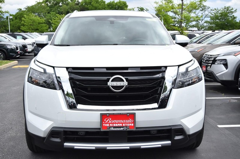 Nissan Pathfinder Vehicle Image 04