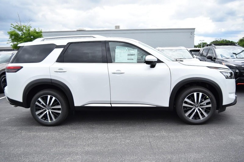 Nissan Pathfinder Vehicle Image 05