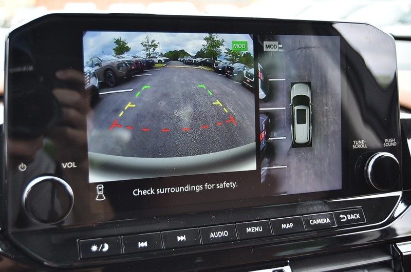 Nissan Pathfinder Vehicle Image 14