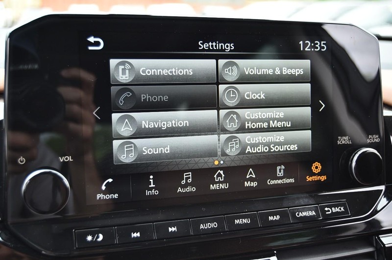 Nissan Pathfinder Vehicle Image 15