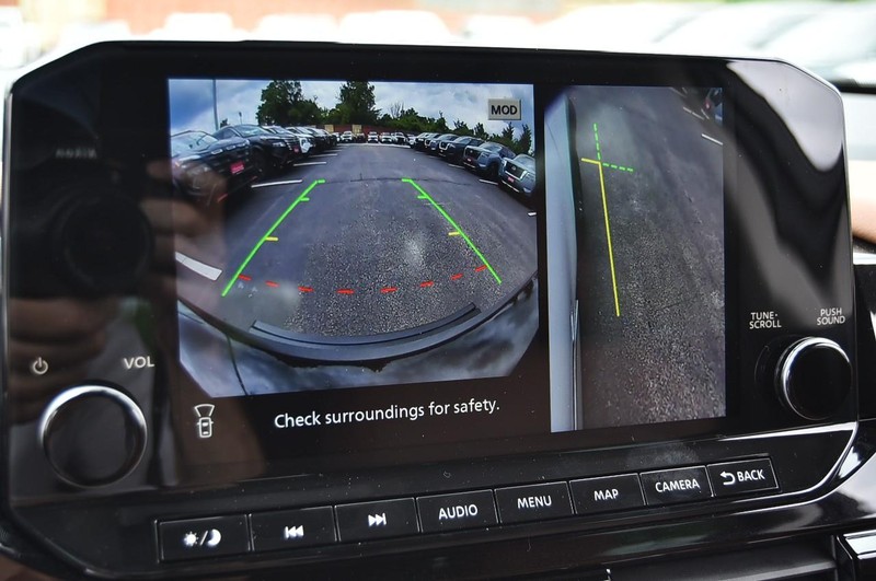 Nissan Pathfinder Vehicle Image 16
