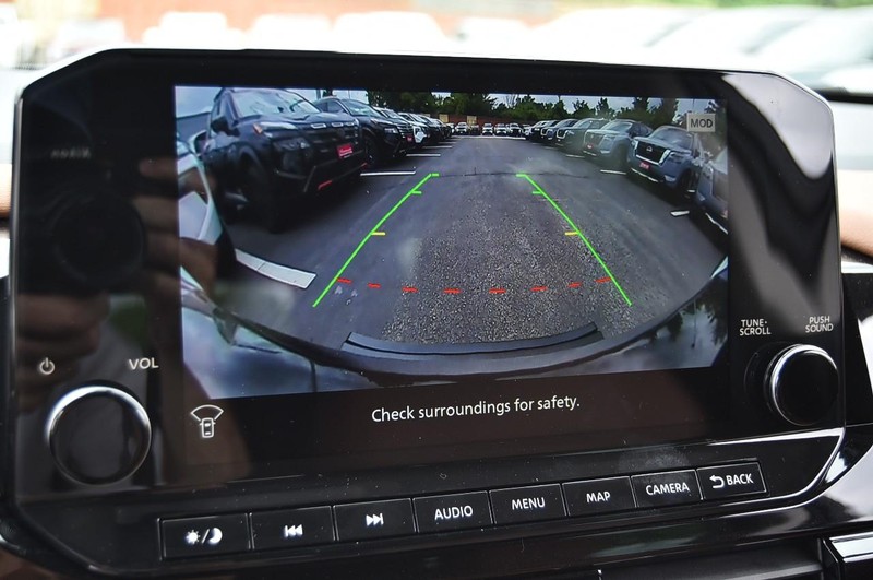 Nissan Pathfinder Vehicle Image 17