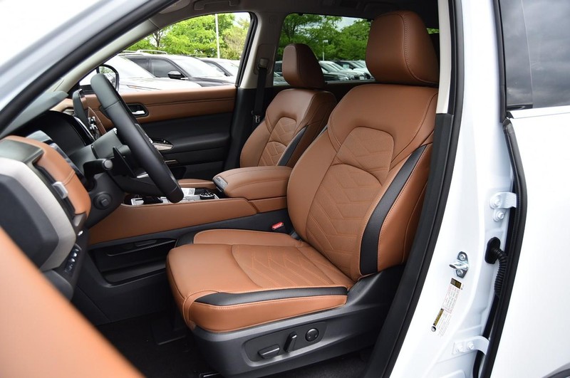 Nissan Pathfinder Vehicle Image 23