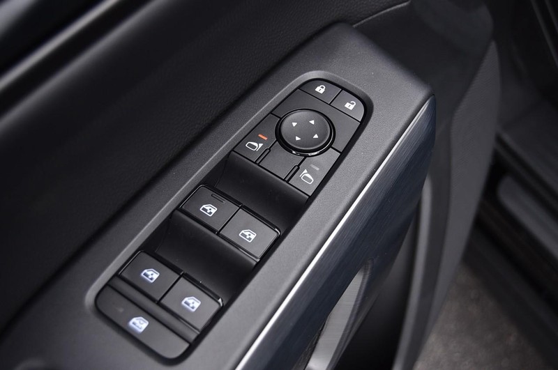 Nissan Pathfinder Vehicle Image 09