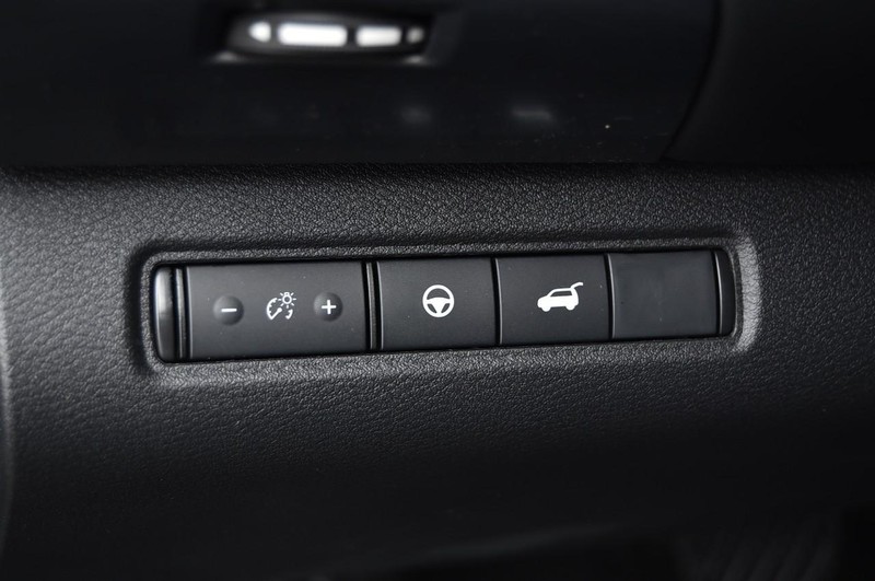 Nissan Pathfinder Vehicle Image 11