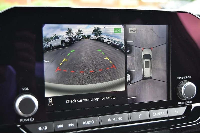 Nissan Pathfinder Vehicle Image 13