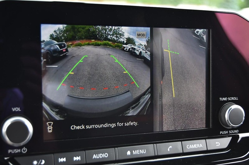 Nissan Pathfinder Vehicle Image 15