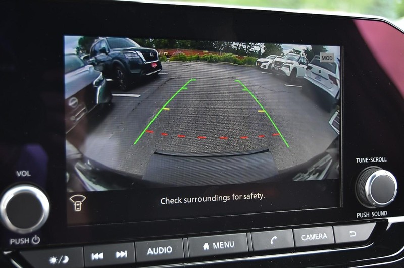 Nissan Pathfinder Vehicle Image 16