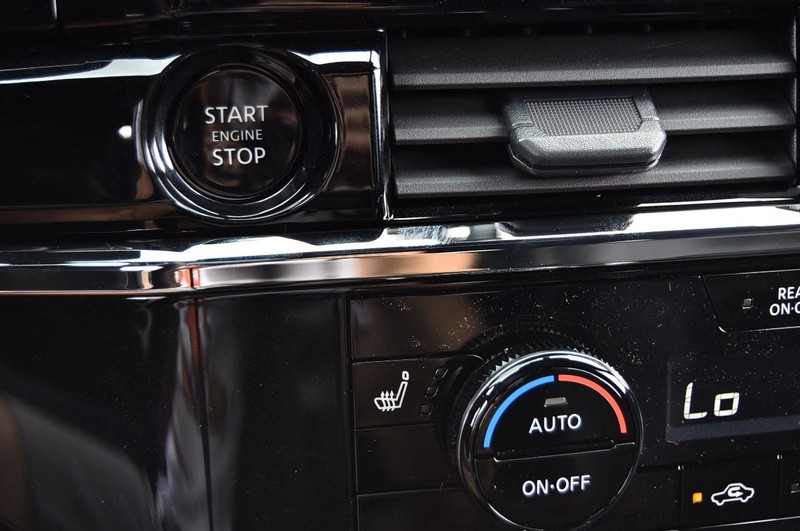 Nissan Pathfinder Vehicle Image 17