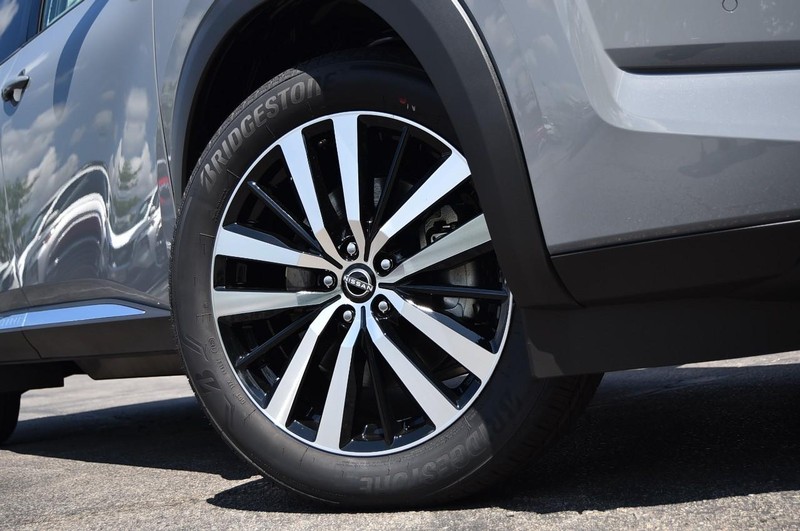 Nissan Pathfinder Vehicle Image 03