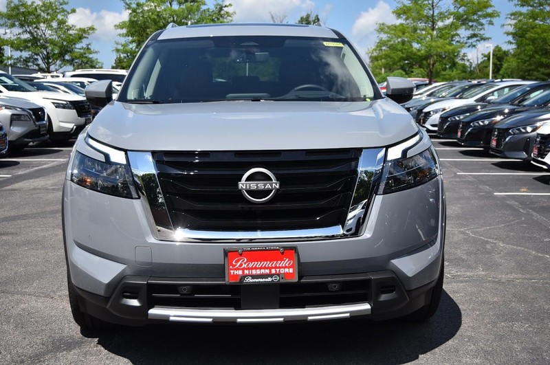 Nissan Pathfinder Vehicle Image 04