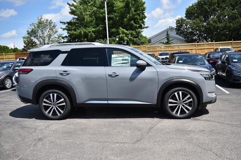 Nissan Pathfinder Vehicle Image 05