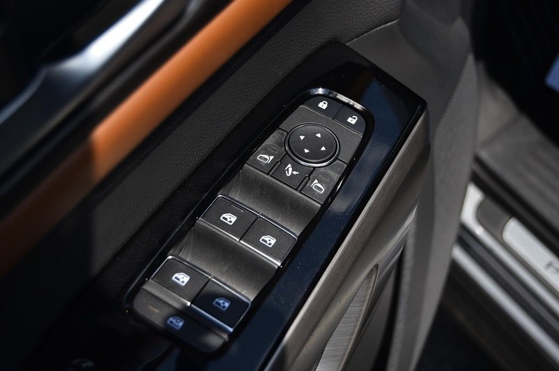Nissan Pathfinder Vehicle Image 09