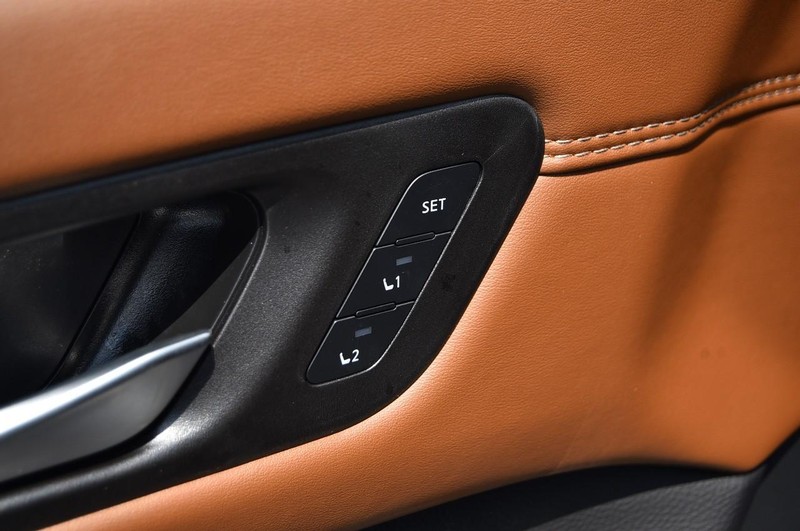 Nissan Pathfinder Vehicle Image 10