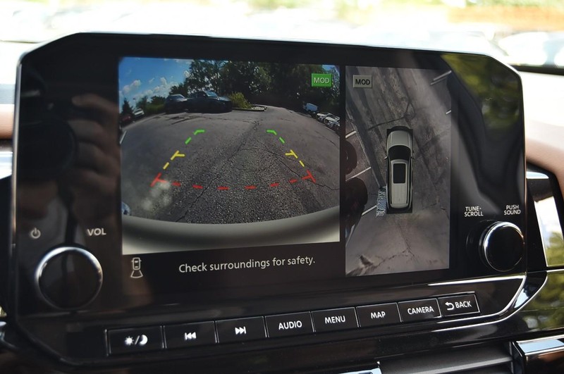 Nissan Pathfinder Vehicle Image 14