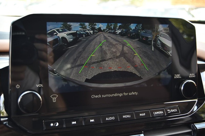 Nissan Pathfinder Vehicle Image 17