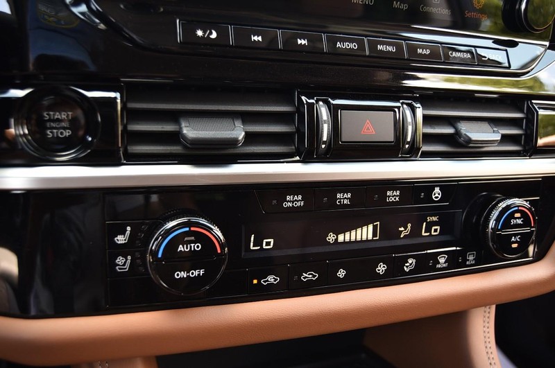 Nissan Pathfinder Vehicle Image 18