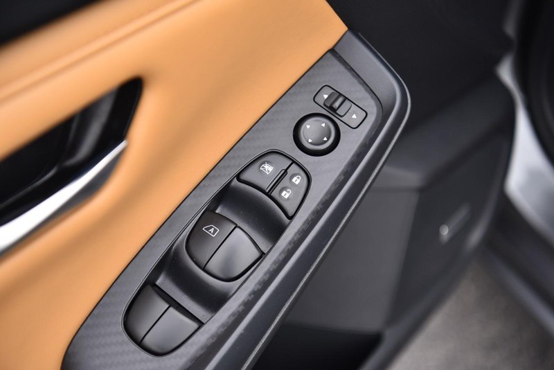 Nissan Sentra Vehicle Image 09
