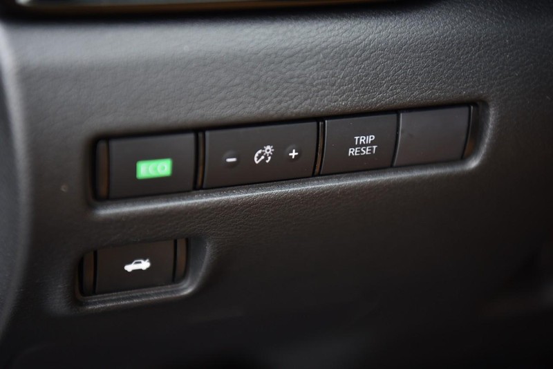 Nissan Sentra Vehicle Image 12