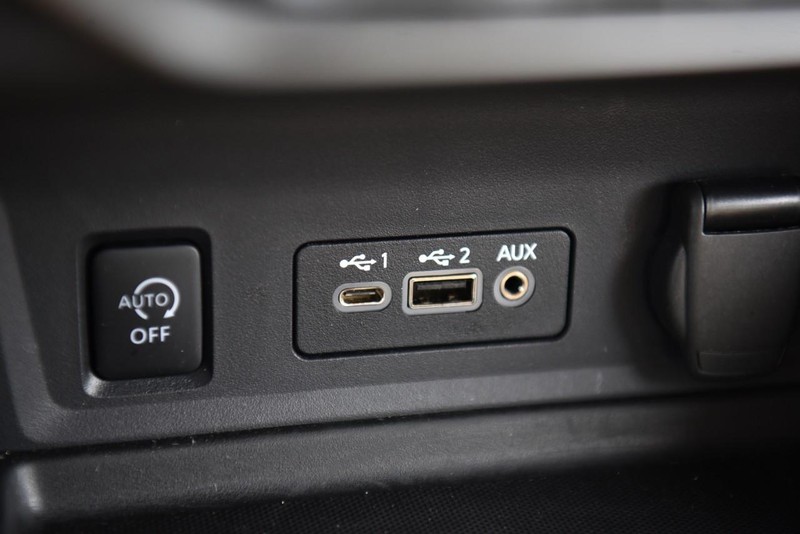 Nissan Sentra Vehicle Image 18