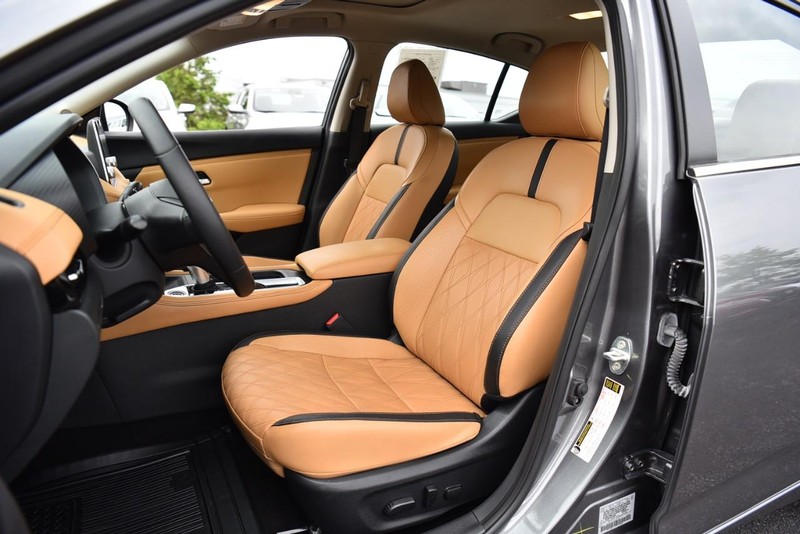 Nissan Sentra Vehicle Image 21