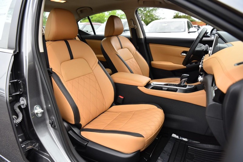 Nissan Sentra Vehicle Image 22