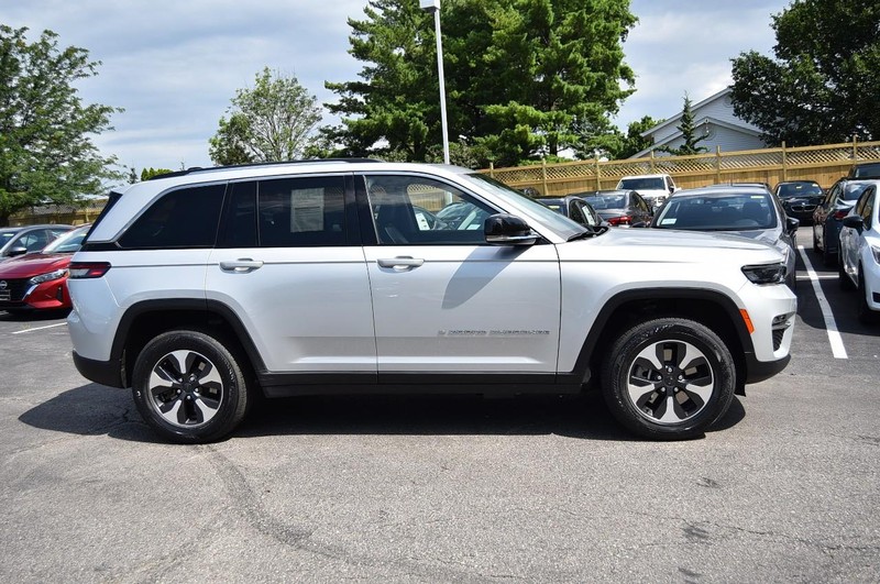 Jeep Grand Cherokee 4xe Vehicle Image 05