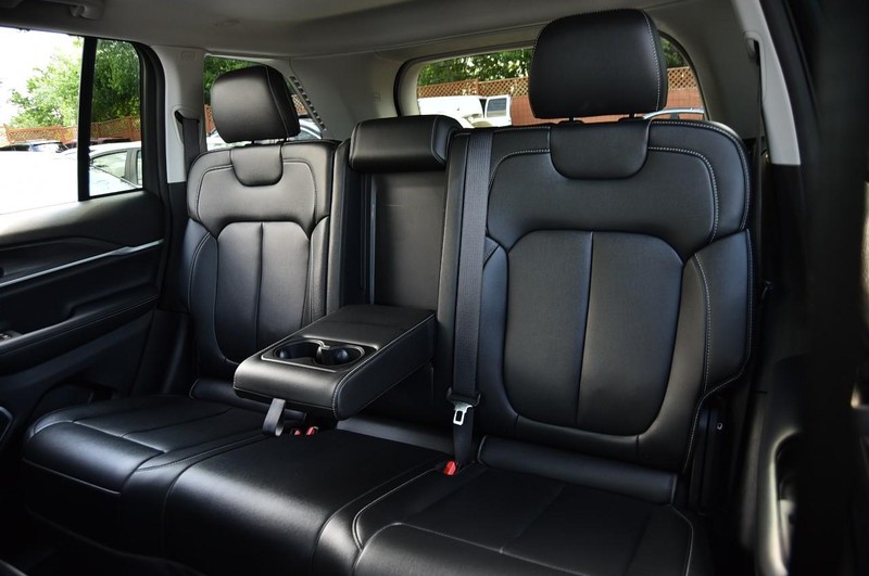 Jeep Grand Cherokee 4xe Vehicle Image 27