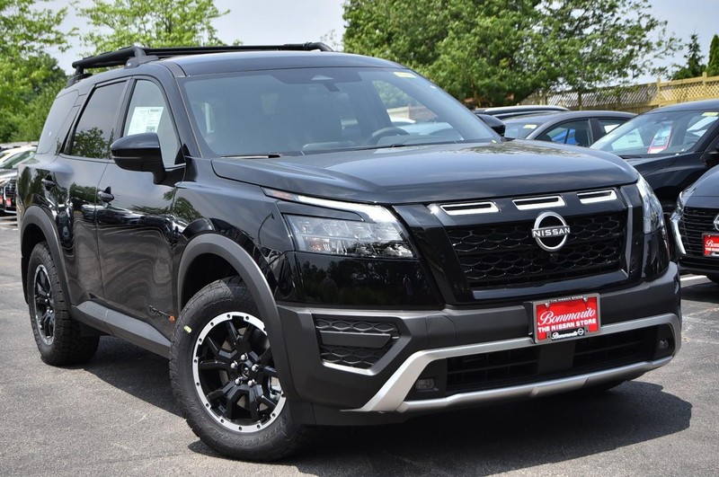 Nissan Pathfinder Vehicle Image 02