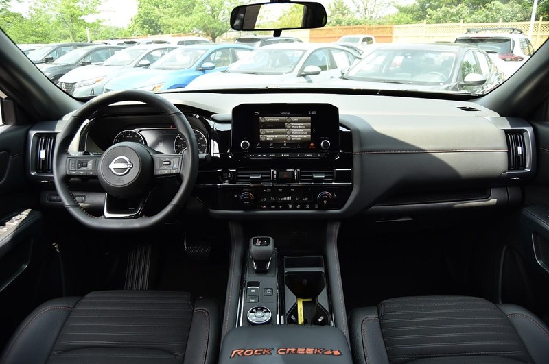 Nissan Pathfinder Vehicle Image 08