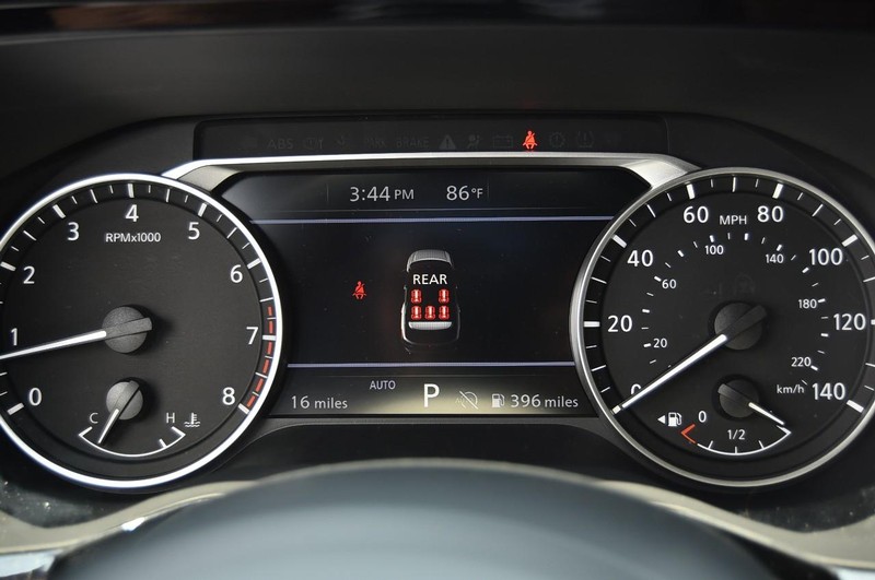 Nissan Pathfinder Vehicle Image 12