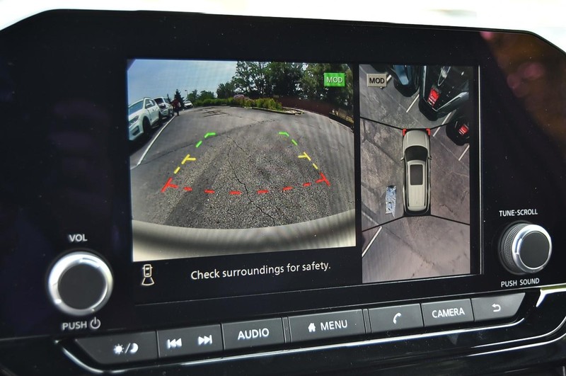 Nissan Pathfinder Vehicle Image 13