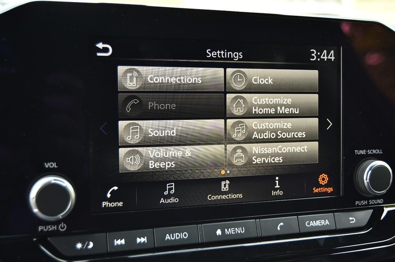 Nissan Pathfinder Vehicle Image 14