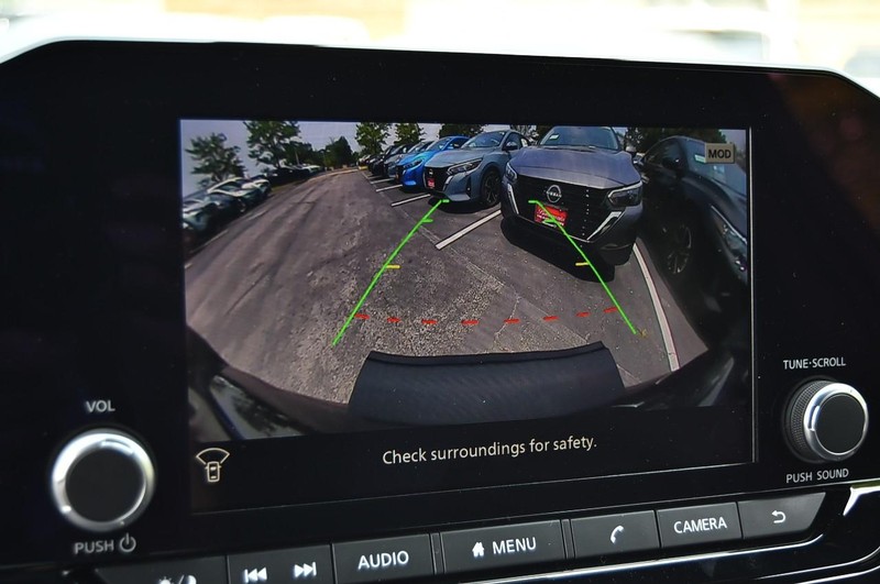 Nissan Pathfinder Vehicle Image 16
