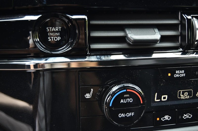 Nissan Pathfinder Vehicle Image 17