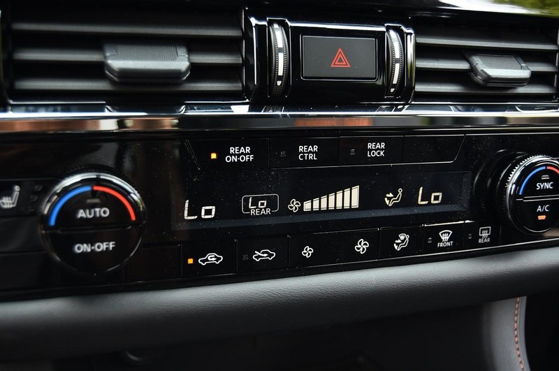 Nissan Pathfinder Vehicle Image 18