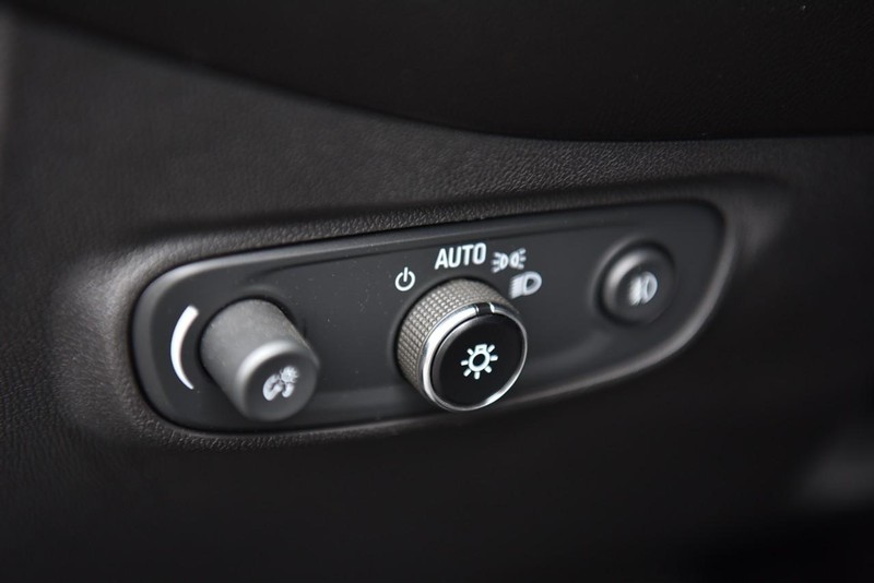 Chevrolet Equinox Vehicle Image 12