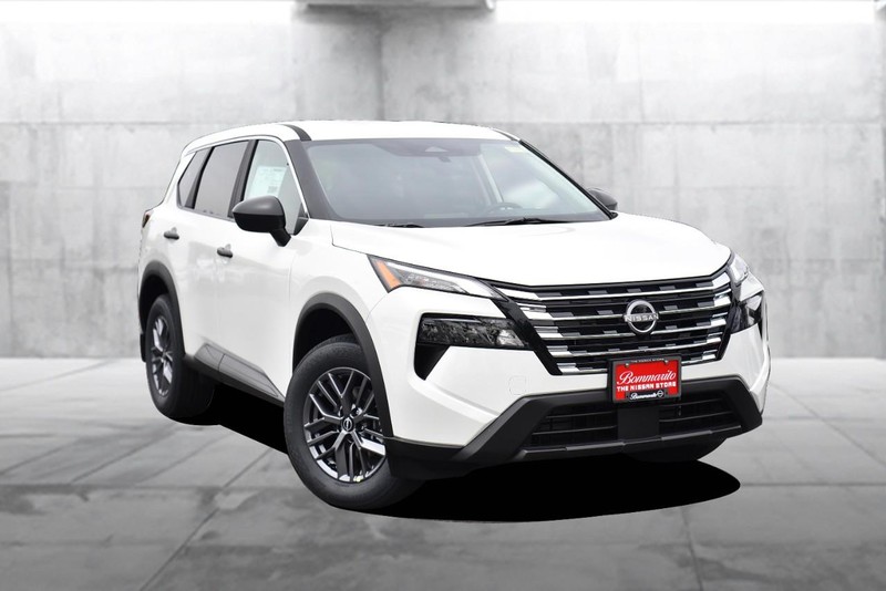 Nissan Rogue Vehicle Image 02