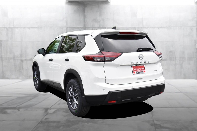 Nissan Rogue Vehicle Image 07
