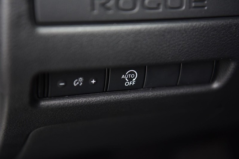 Nissan Rogue Vehicle Image 11