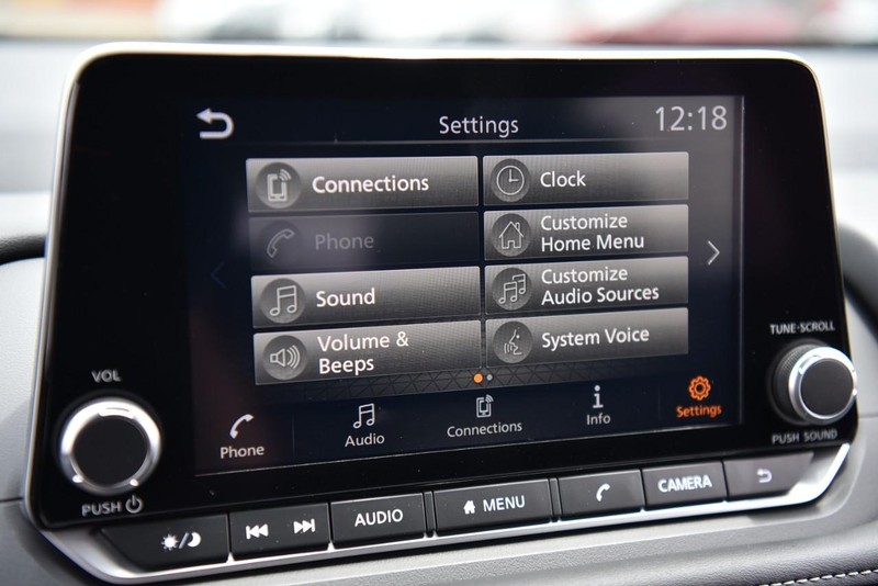 Nissan Rogue Vehicle Image 14