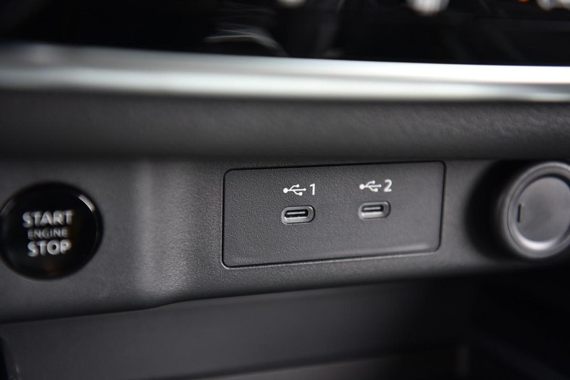 Nissan Rogue Vehicle Image 16