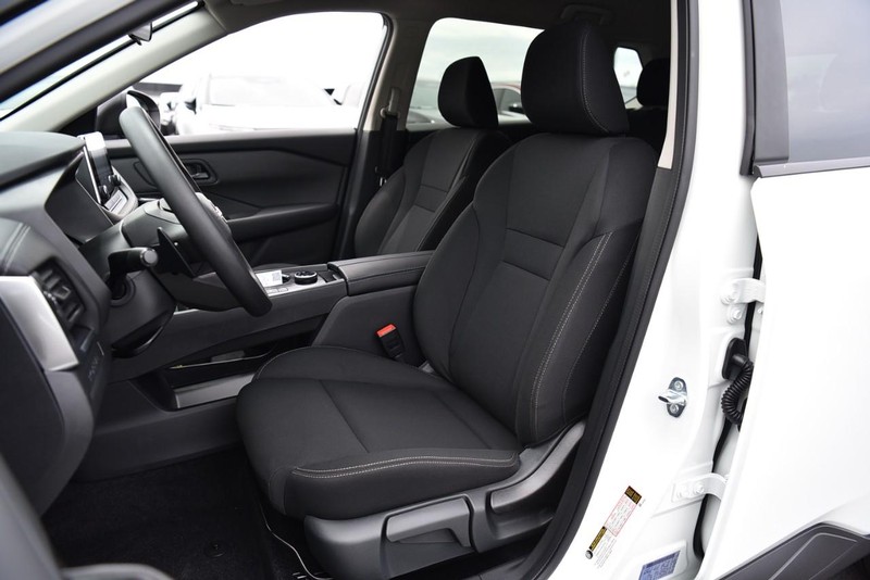 Nissan Rogue Vehicle Image 19