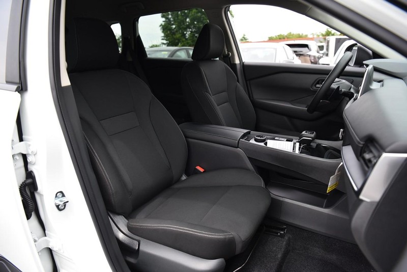Nissan Rogue Vehicle Image 20