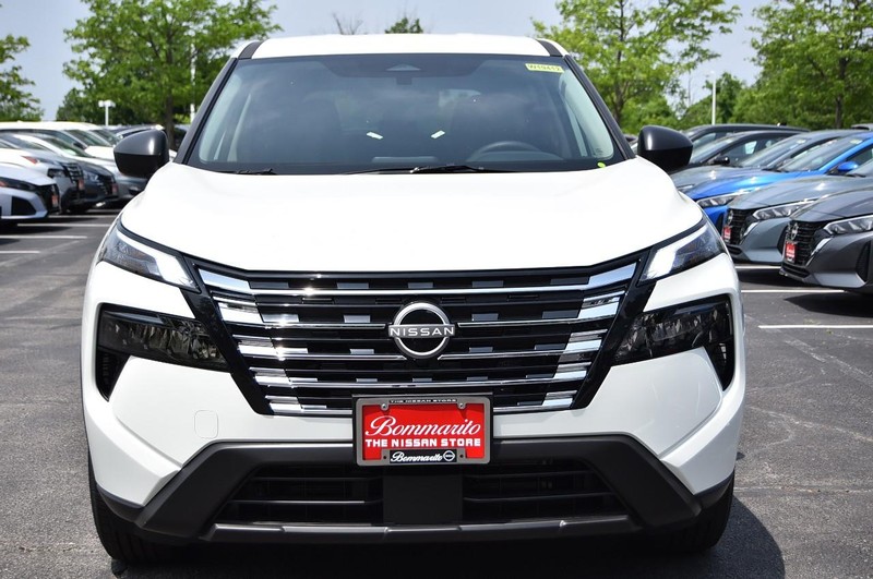 Nissan Rogue Vehicle Image 04