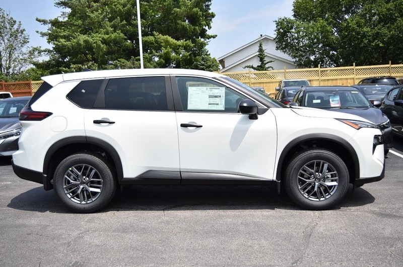 Nissan Rogue Vehicle Image 05