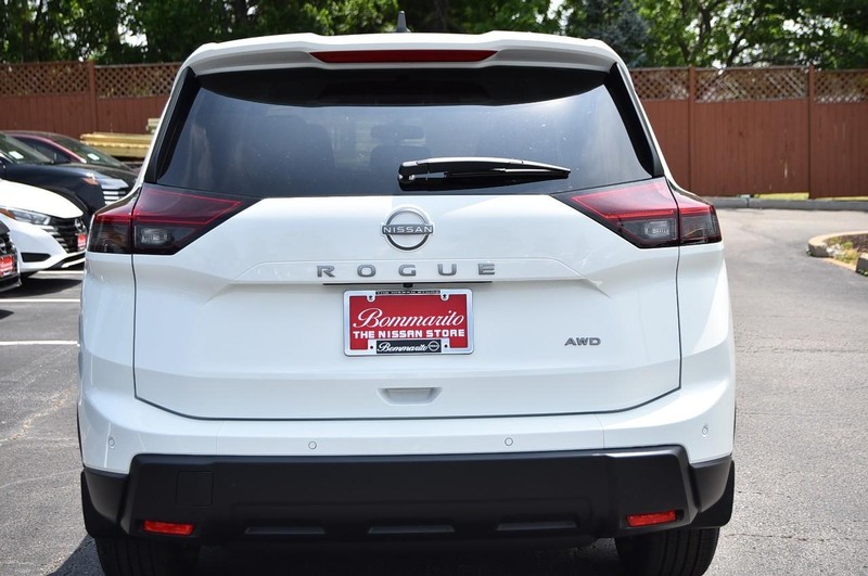 Nissan Rogue Vehicle Image 06
