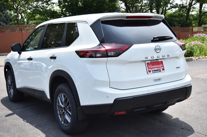 Nissan Rogue Vehicle Image 07