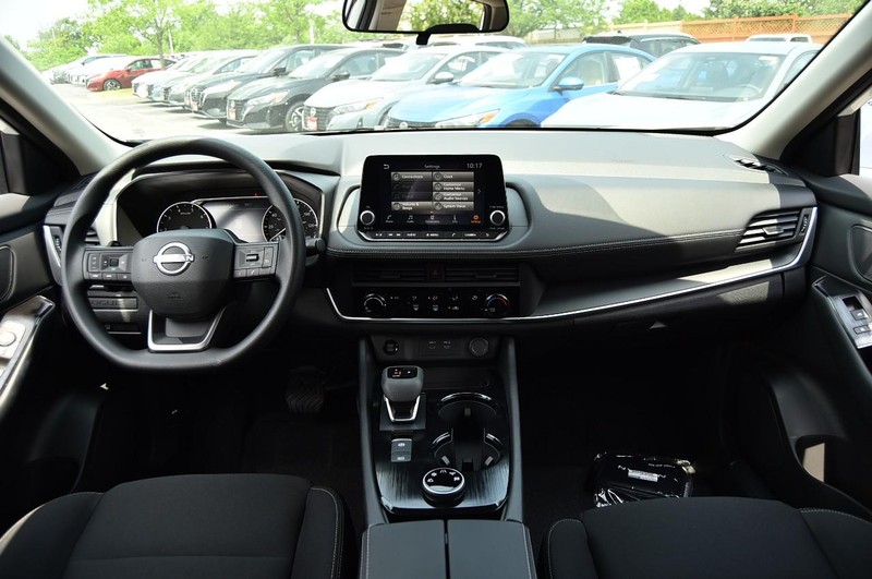 Nissan Rogue Vehicle Image 08