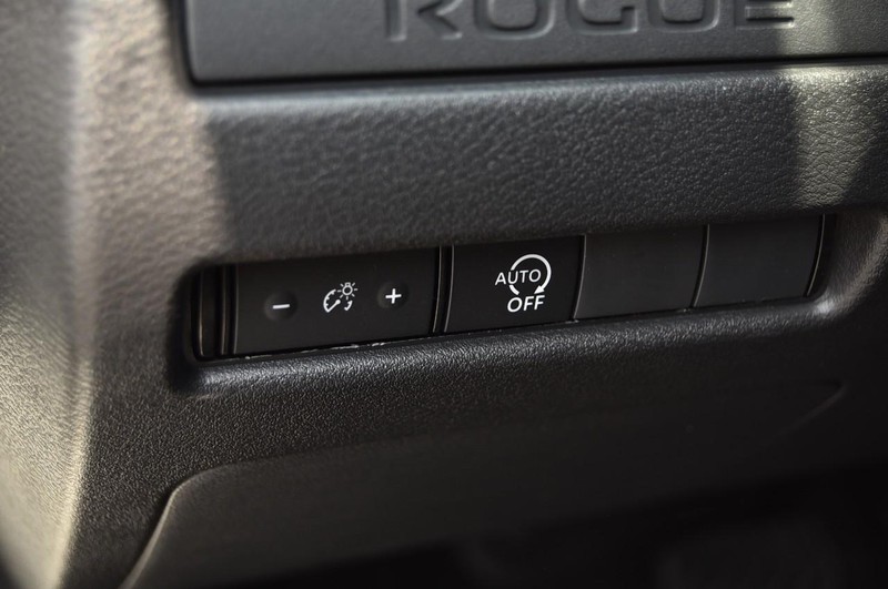 Nissan Rogue Vehicle Image 11